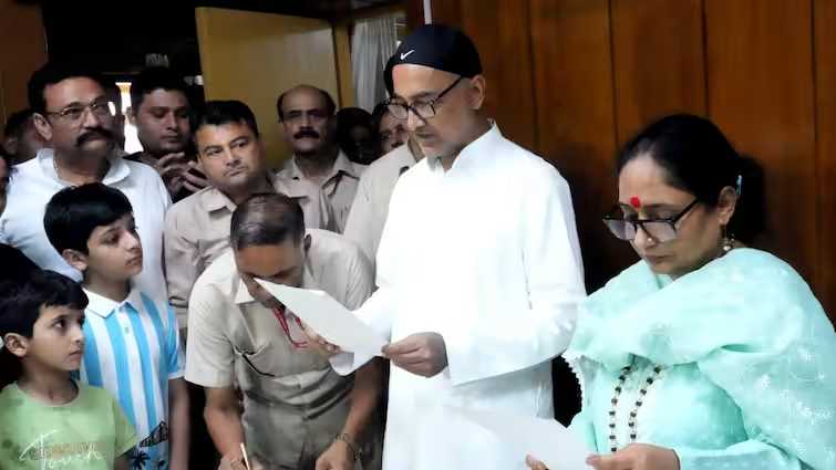 उत्तराखंड विधानसभा उपचुनाव में जीते कांग्रेस के दोनों विधायकों ने ली शपथ